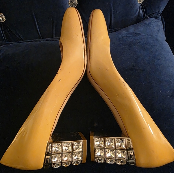 Miu Miu Shoes - MIU MIU Patent leather Pumps. Size 39 (US 9)